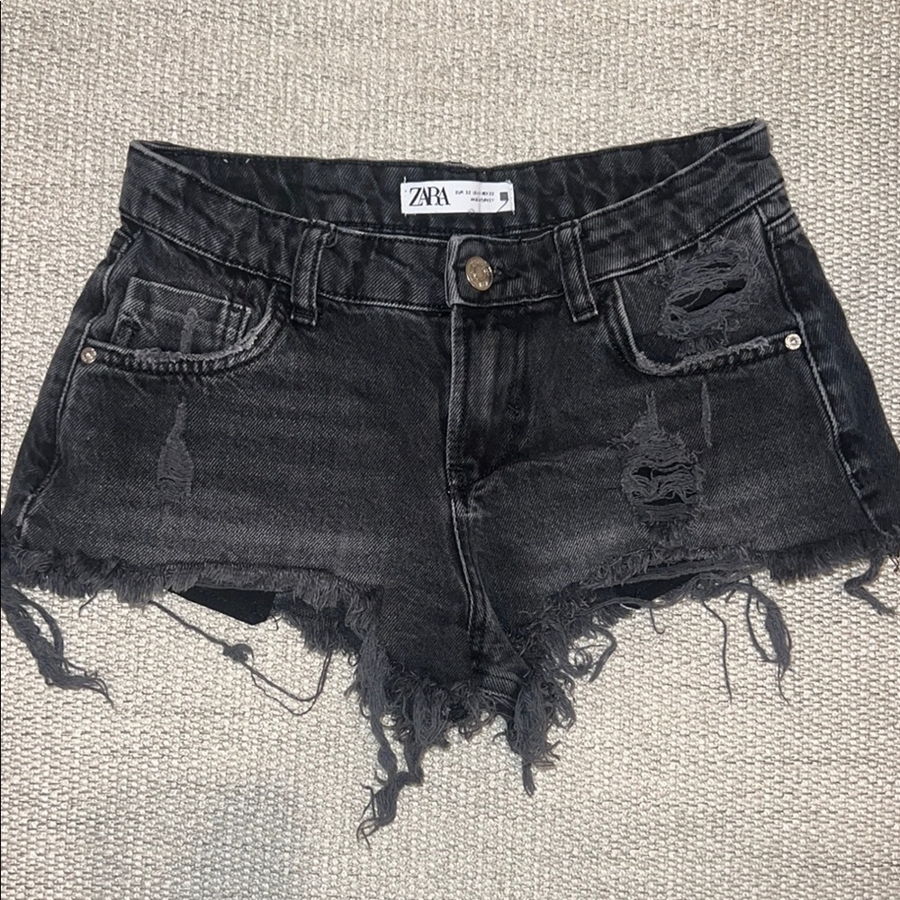 Zara women low waisted ripped jeans in size 0